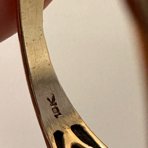 10K YG and diamond ring size 6 - Picture 4 of 5